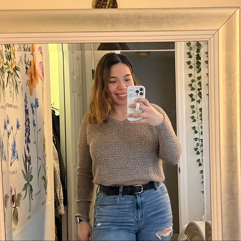 Soft V neck knit sweater